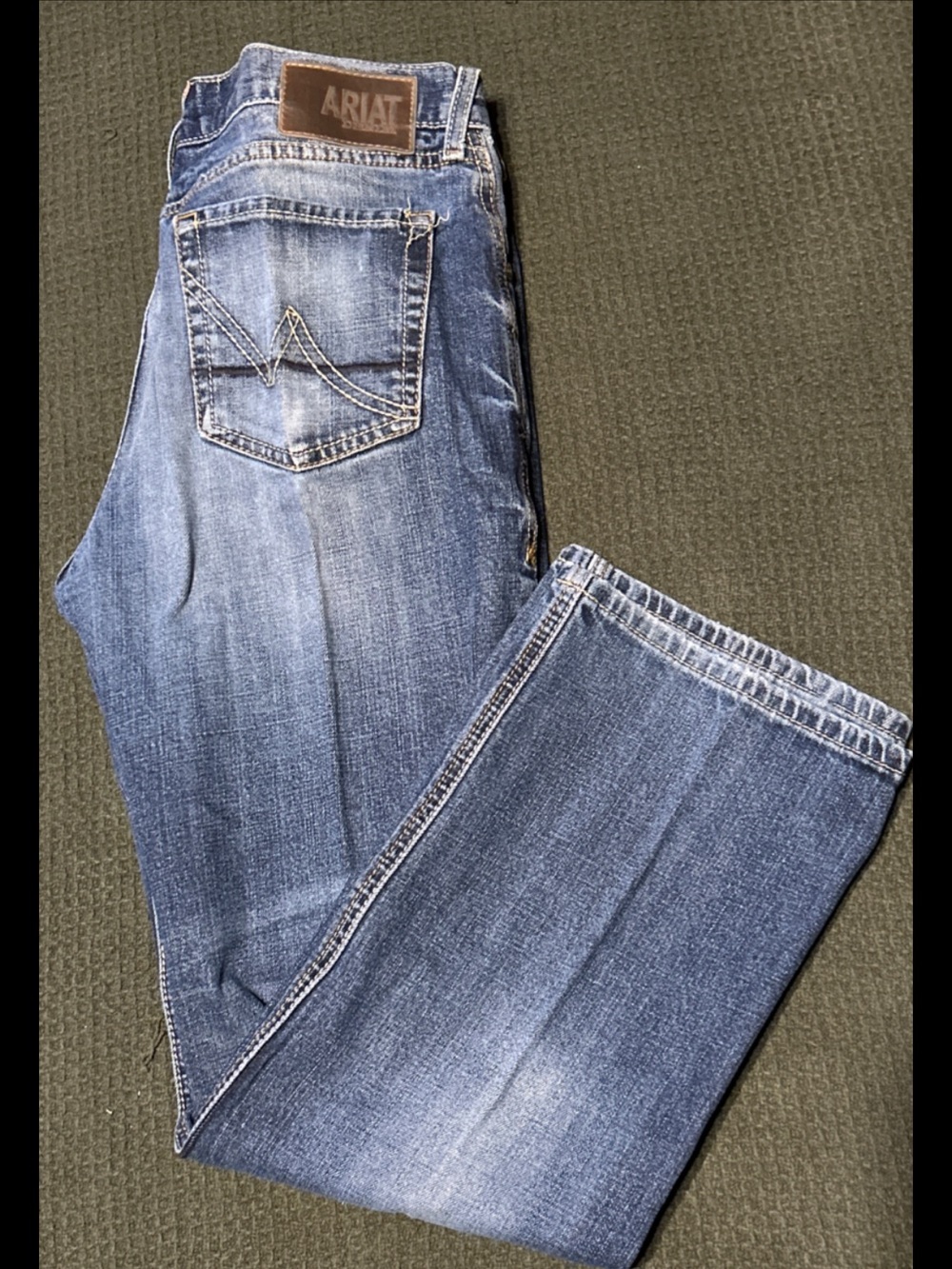 Men’s Ariat Low Rise M4 Boot Cut Denim Blue Jeans 33/32 Cotton Work Jeans